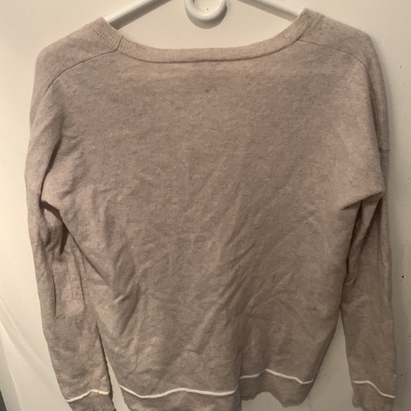 Beautiful Pure Ultra Soft Cream Cashmere V Neck Sweater Joie SZ Small 😍 - Picture 7 of 7
